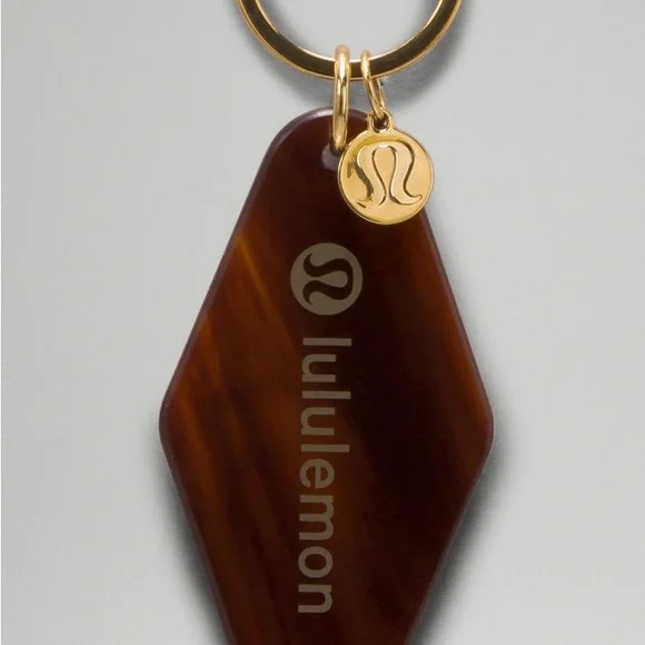 Lululemon Hotel key chain NWT - Picture 4 of 9